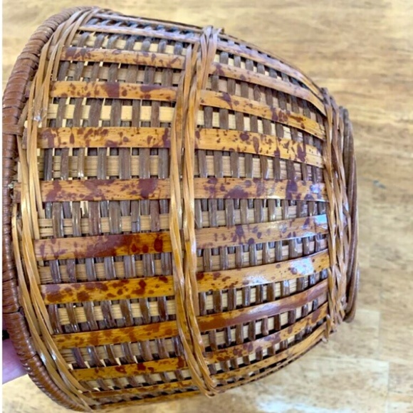 Vintage Split Tortoise Shell Bamboo & Wicker Basket - Picture 4 of 4